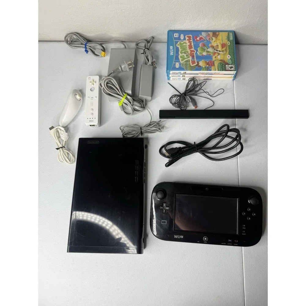 Nintendo Wii U 32GB Console Deluxe Set Black Bundle With 3 Games WUPSKAFB